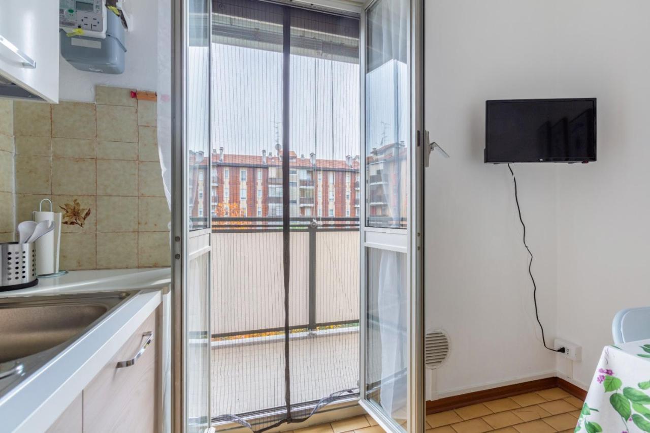 Bonola M1 Bright & Functional Flat Apartment Milan Bagian luar foto