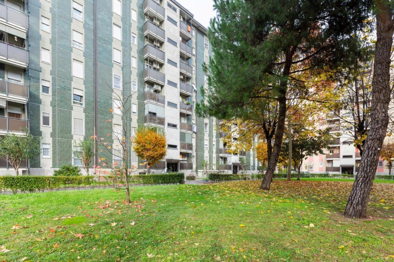 Bonola M1 Bright & Functional Flat Apartment Milan Bagian luar foto